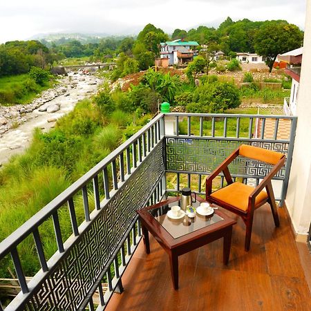 Aachman River And Valley View Resort Dharamshala - A Riverside Resort With Balcony View Ngoại thất bức ảnh