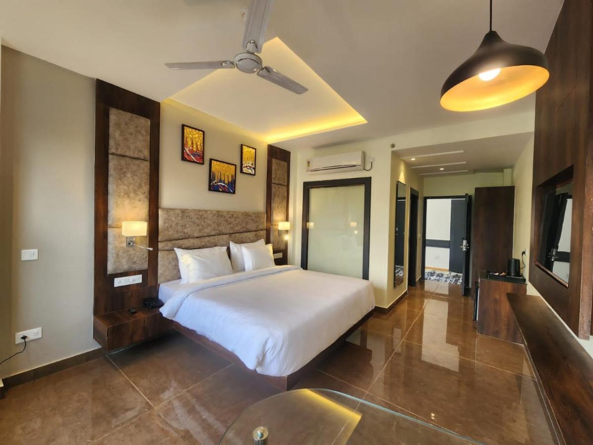 Aachman River And Valley View Resort Dharamshala - A Riverside Resort With Balcony View Ngoại thất bức ảnh