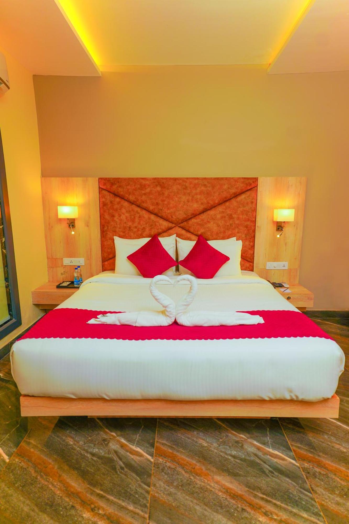 Aachman River And Valley View Resort Dharamshala - A Riverside Resort With Balcony View Ngoại thất bức ảnh