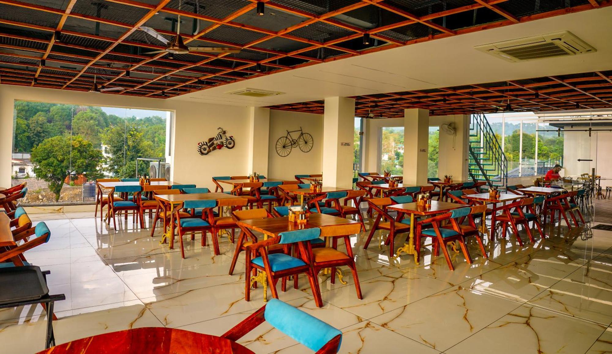 Aachman River And Valley View Resort Dharamshala - A Riverside Resort With Balcony View Ngoại thất bức ảnh