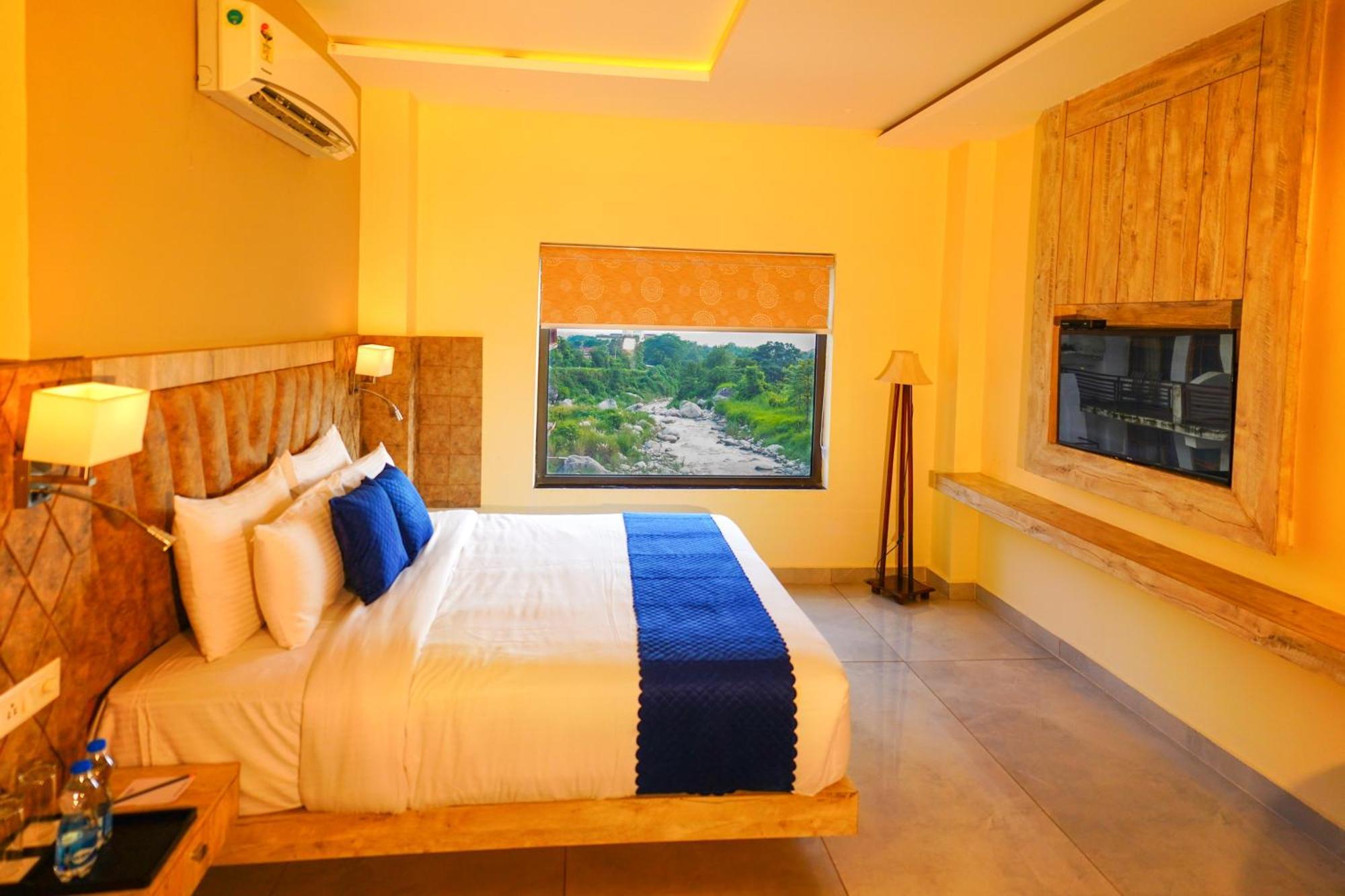 Aachman River And Valley View Resort Dharamshala - A Riverside Resort With Balcony View Ngoại thất bức ảnh