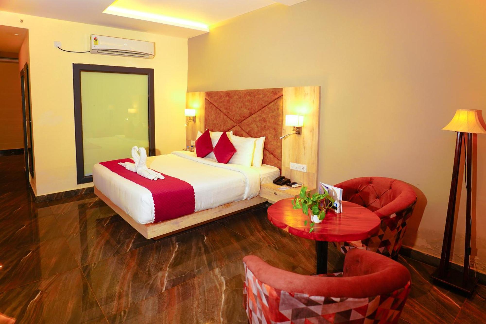 Aachman River And Valley View Resort Dharamshala - A Riverside Resort With Balcony View Ngoại thất bức ảnh